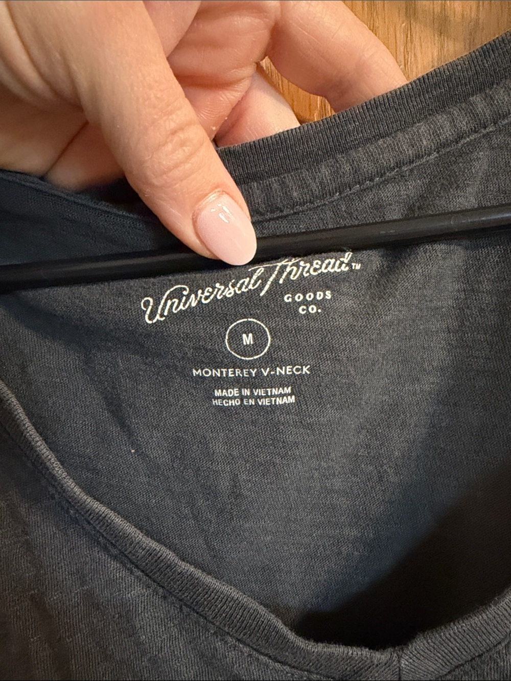 Universal Thread Women’s Monterey V-Neck Pocket Tees in Gray & Dusty Pink Medium - Picture 4 of 9